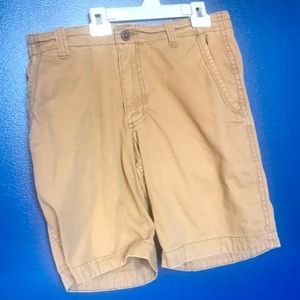 Men’s khaki shorts